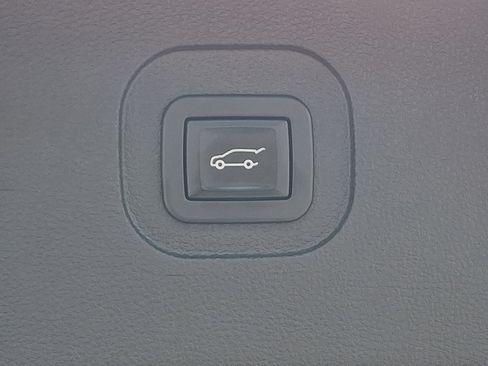 Used 2017 Chevrolet Equinox Premier w/ Enhanced Convenience Package AWD/4WD image 30