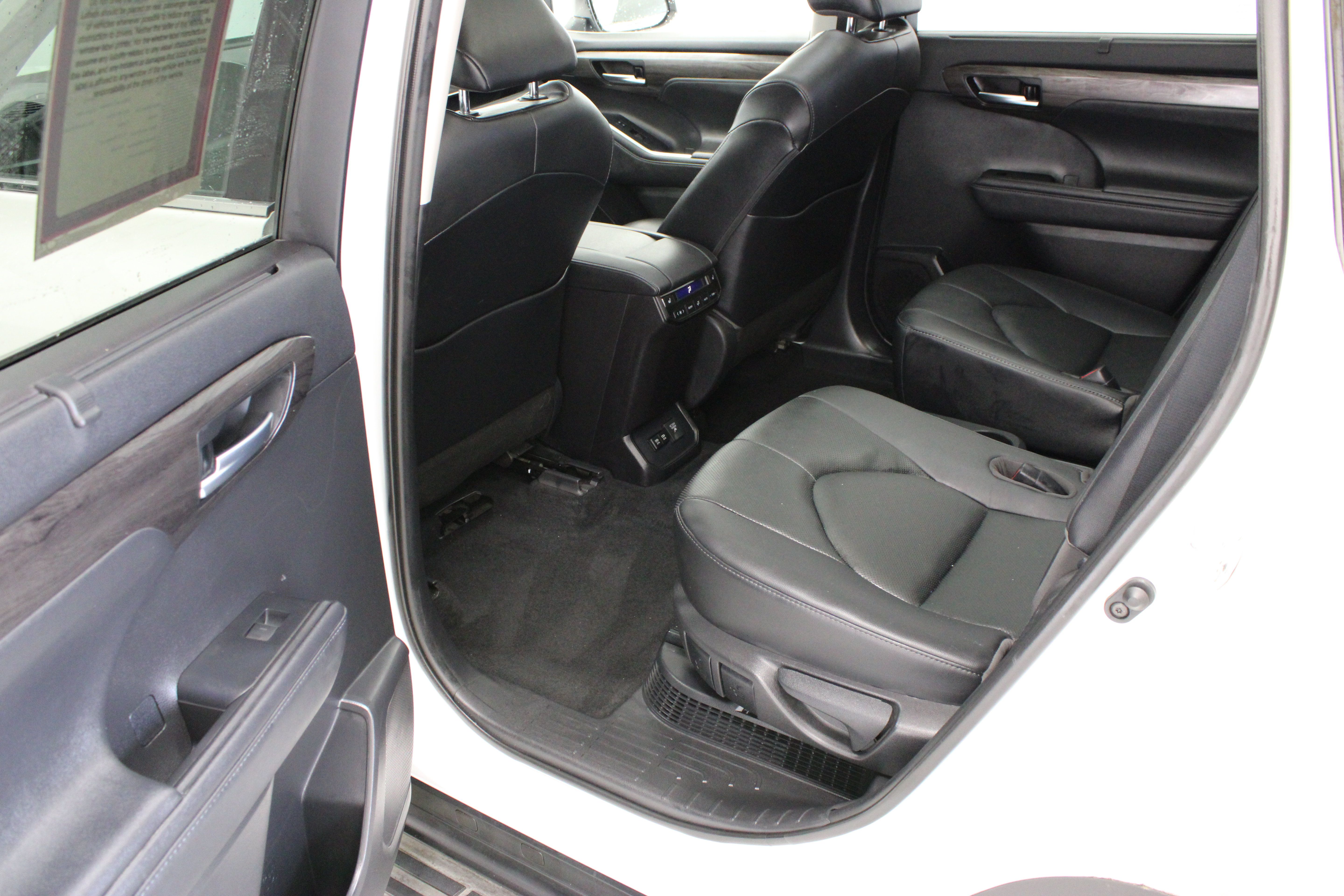Certified 2020 Toyota Highlander Platinum AWD/4WD image 31