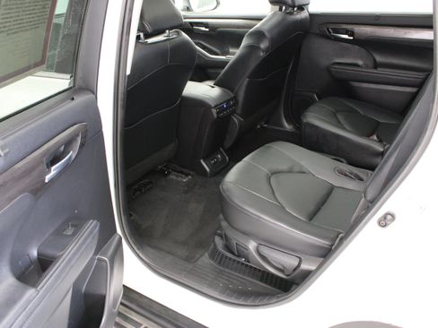 Used 2020 Toyota Highlander Platinum AWD/4WD image 31