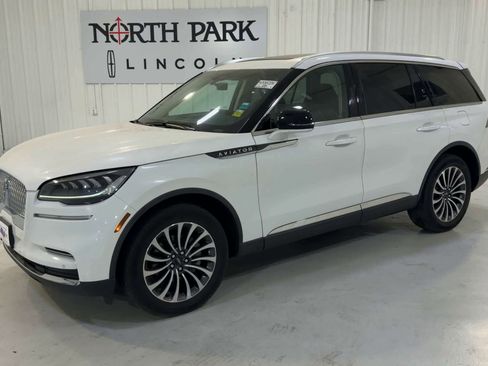 Used 2022 Lincoln Aviator AWD w/ Premium Package image 5
