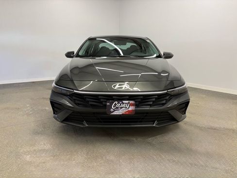 Used 2025 Hyundai Elantra SE image 6