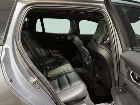 Used 2020 Volvo V60 T5 Momentum FWD image 28