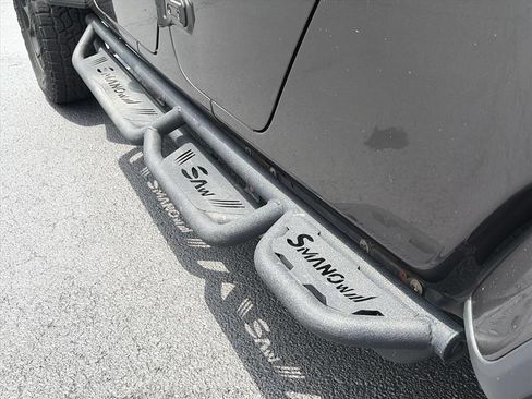 Used 2023 Jeep Gladiator Sport AWD/4WD image 31