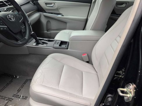 Used 2016 Toyota Camry XLE FWD image 16