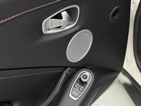 Used 2019 Aston Martin V8 Vantage Coupe image 40