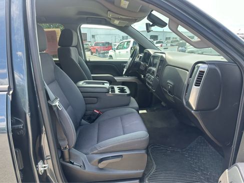 Used 2018 Chevrolet Silverado 1500 LT w/ LT Eassist Package AWD/4WD image 17