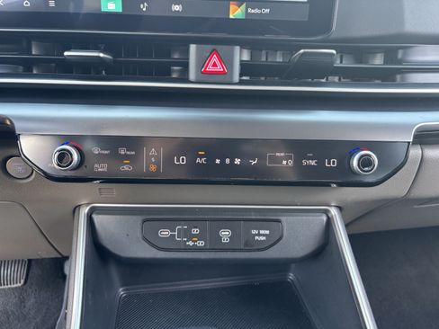Certified 2026 Kia Carnival FWD image 22