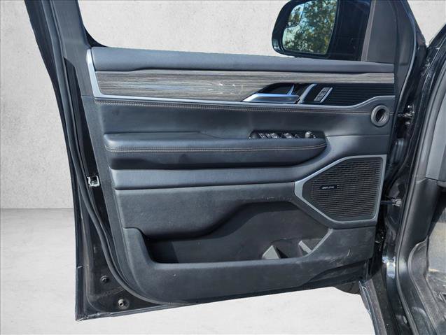 Used 2022 Jeep Wagoneer Series II RWD image 16