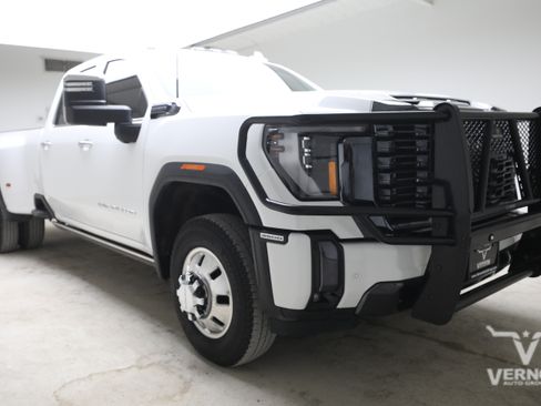 Used 2024 GMC Sierra 3500 Denali Ultimate AWD/4WD image 7