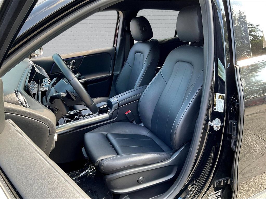 Used 2023 Mercedes-Benz GLA 250 w/ Premium Package image 19