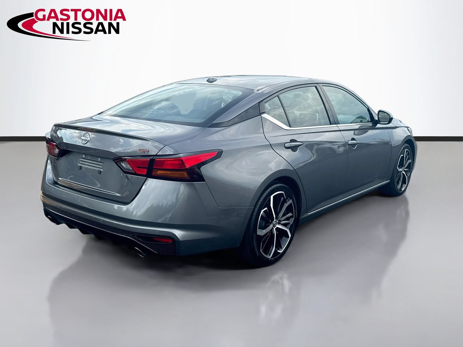 Used 2025 Nissan Altima 2.5 SR FWD image 9