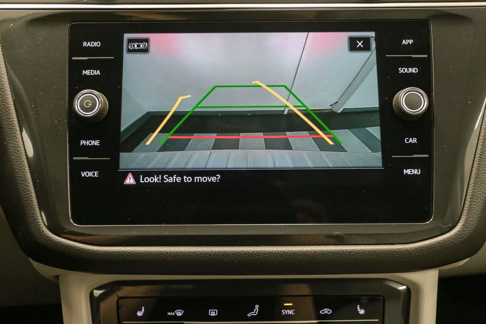 Certified 2023 Volkswagen Tiguan SE w/ Panoramic Sunroof Package FWD image 37