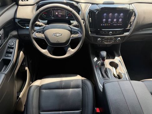 Used 2022 Chevrolet Traverse RS FWD image 18