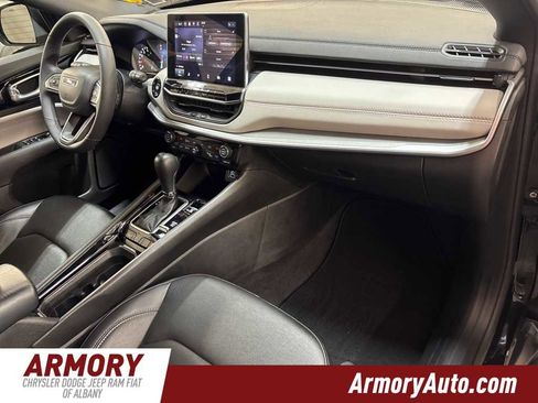 Used 2025 Jeep Compass Limited image 37