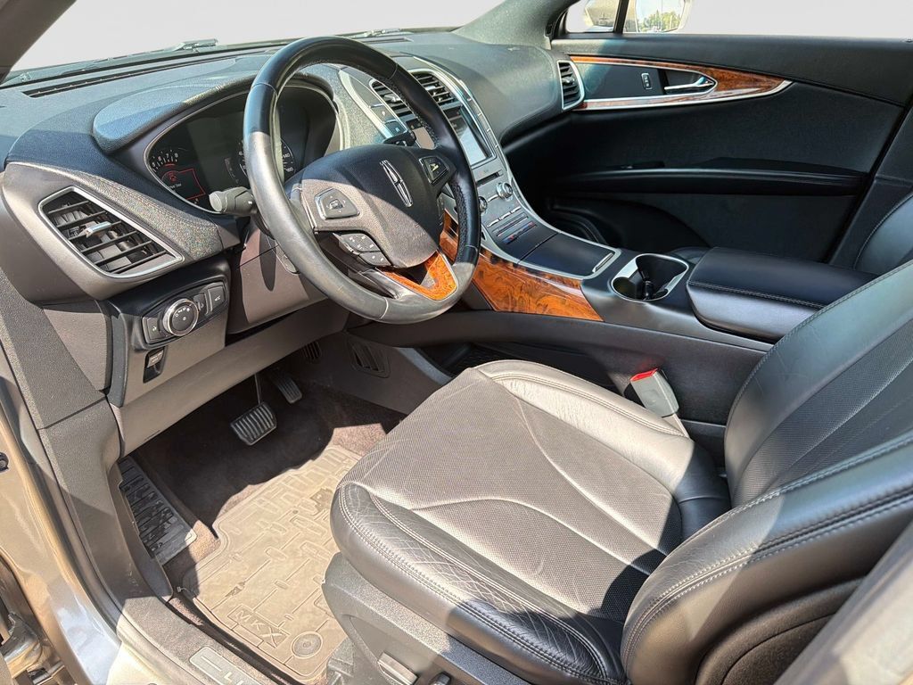 Used 2017 Lincoln MKX Reserve AWD/4WD image 22