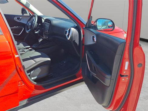 Used 2020 Kia Soul LX image 12
