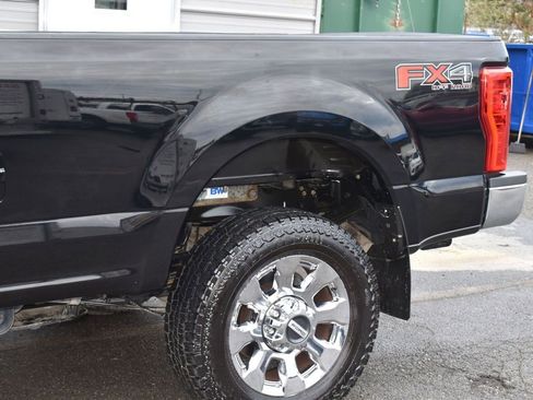 Used 2017 Ford F350 Lariat w/ Chrome Package image 5
