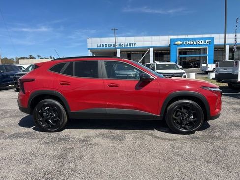 New 2026 Chevrolet Trax LT w/ Driver Confidence Package image 2