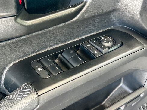 Used 2025 Toyota Tacoma SR5 AWD/4WD image 25