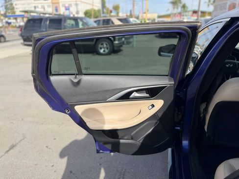 Used 2017 INFINITI QX30 FWD image 22