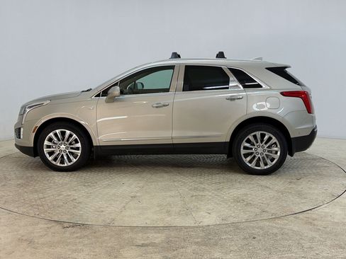 Used 2017 Cadillac XT5 Platinum w/ Driver Assist Package AWD/4WD image 2