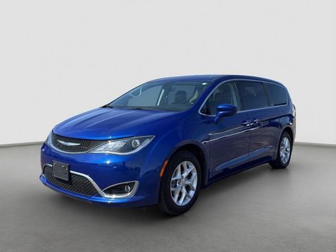 Used 2020 Chrysler Pacifica Touring w/ Tire & Wheel Group image 1