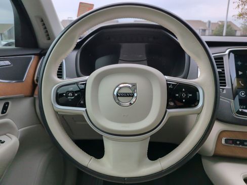 Used 2021 Volvo XC90 T6 Momentum w/ Climate Package image 18