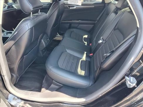Used 2017 Ford Fusion SE w/ Equipment Group 201A FWD image 7