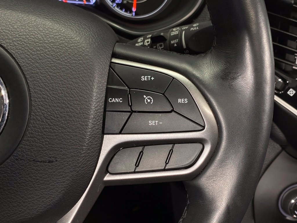 Used 2019 Jeep Cherokee Limited AWD/4WD image 34