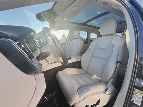 Used 2023 Volvo XC60 B5 Ultimate w/ Climate Package image 13