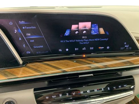 Used 2024 Cadillac Escalade Sport Platinum w/ LPO, ONYX Package image 31