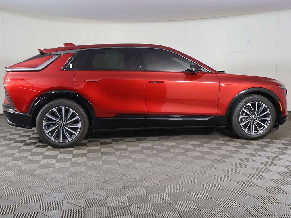 Used 2024 Cadillac Lyriq Sport RWD image 20