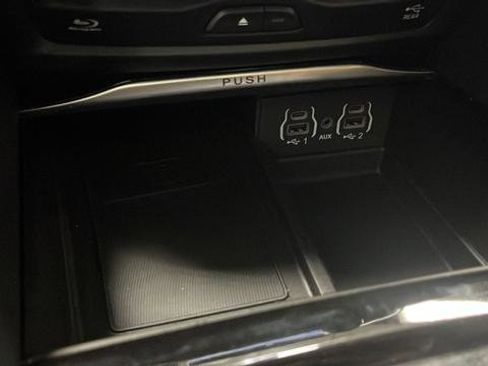 Used 2023 Chrysler Pacifica Pinnacle FWD image 33