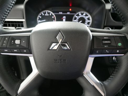 Used 2025 Mitsubishi Outlander SE AWD/4WD image 25