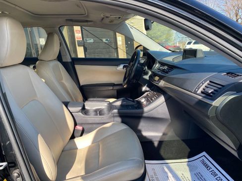 Used 2013 Lexus CT 200h w/ Premium Pkg w/Navigation image 29