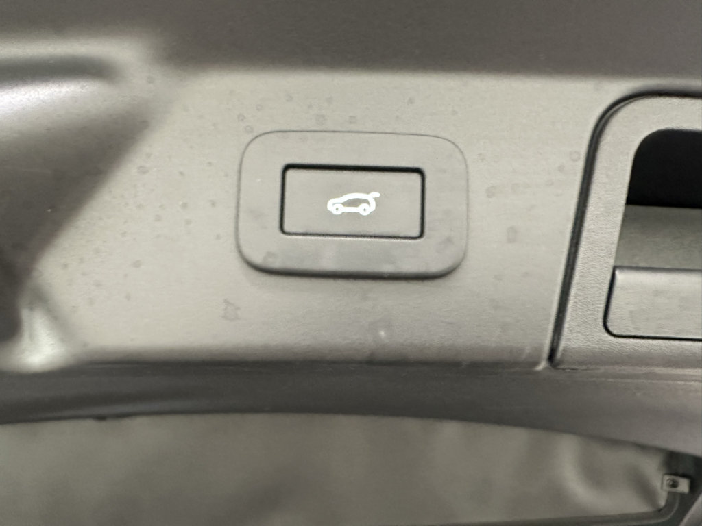 Used 2024 Land Rover Range Rover Velar S AWD/4WD image 9