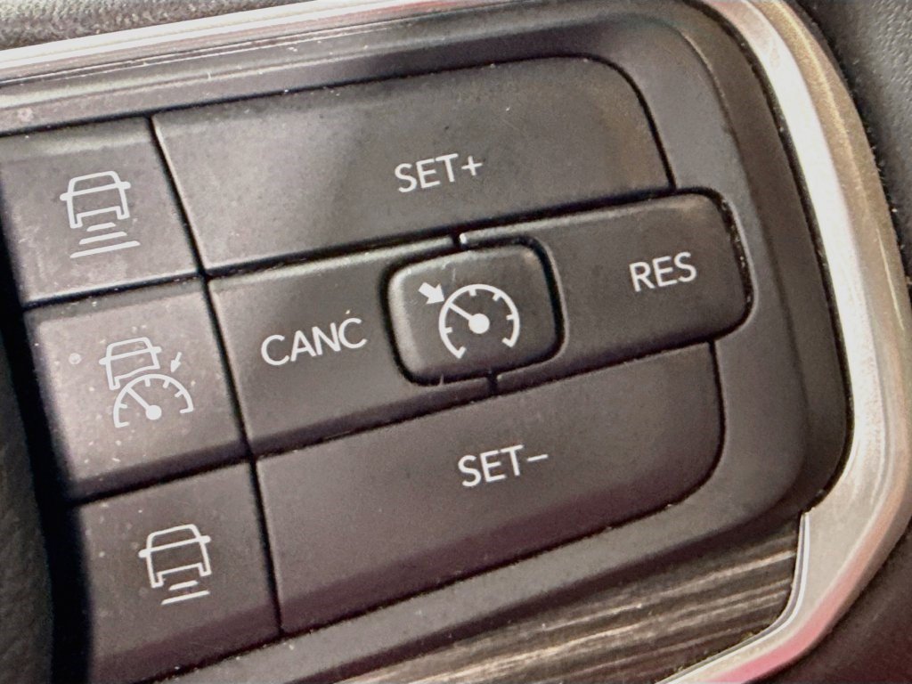 Used 2024 Jeep Wagoneer L Series II w/ Flexible Seating Group RWD image 14