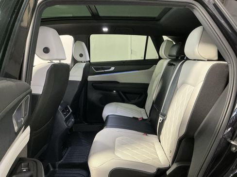Used 2024 Volkswagen Atlas Cross Sport SEL Premium R-Line AWD/4WD image 24