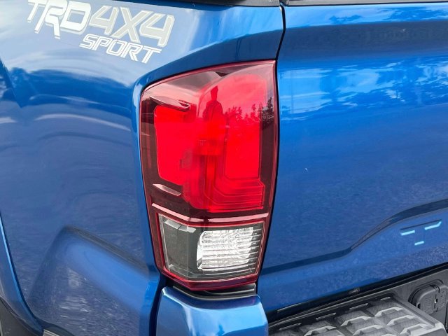 Used 2018 Toyota Tacoma TRD Sport AWD/4WD image 13