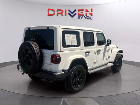 Used 2019 Jeep Wrangler Unlimited Sahara AWD/4WD image 5