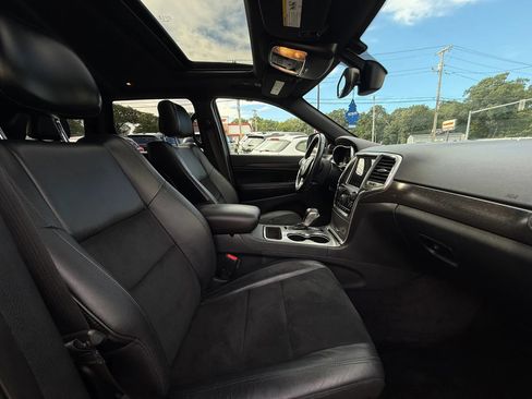 Used 2018 Jeep Grand Cherokee Altitude AWD/4WD image 21