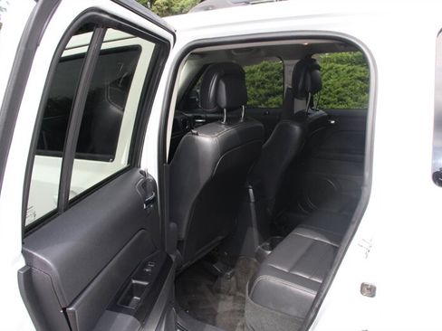 Used 2015 Jeep Patriot High Altitude AWD/4WD image 15