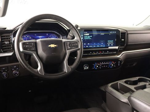 Used 2023 Chevrolet Silverado 1500 LT image 2