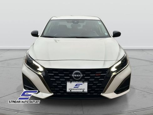 Used 2025 Nissan Altima 2.5 SR image 2