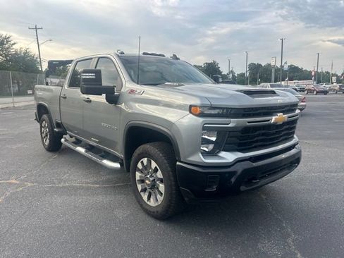 Used 2025 Chevrolet Silverado 2500 Custom w/ Custom Value Package AWD/4WD image 6