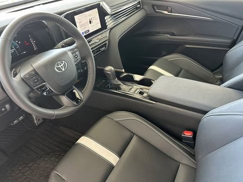 Used 2025 Toyota Camry SE FWD image 12