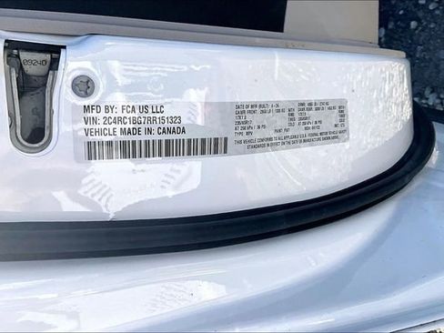 Used 2024 Chrysler Pacifica Touring-L FWD image 33
