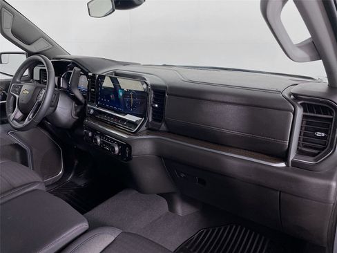 Certified 2025 Chevrolet Silverado 1500 LT image 33
