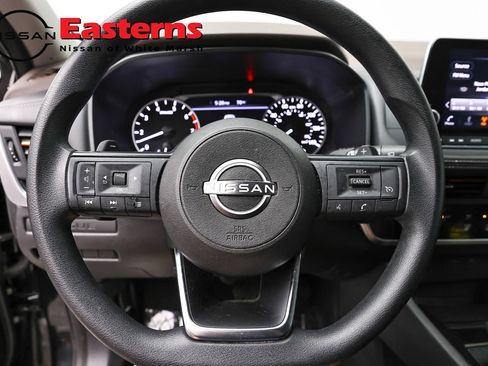 Used 2023 Nissan Rogue S AWD/4WD image 10