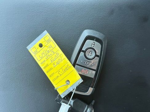 Used 2023 Ford Explorer XLT AWD/4WD image 15